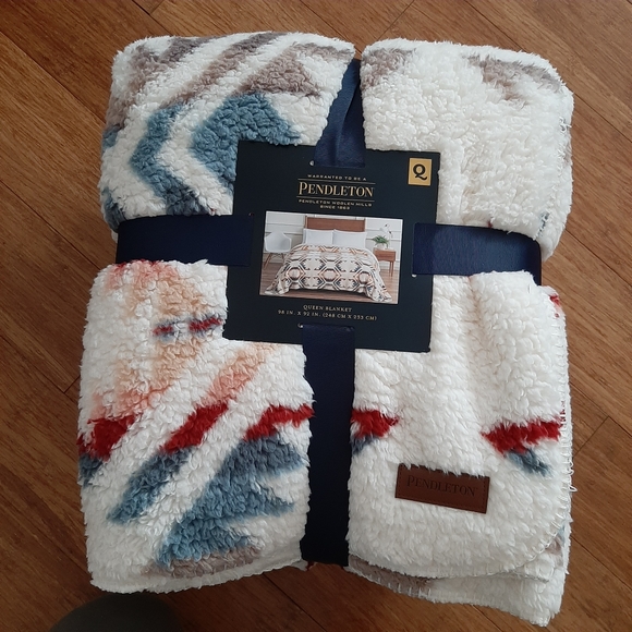 Pendleton Bedding Pendleton Fleece Queen Blanket Poshmark